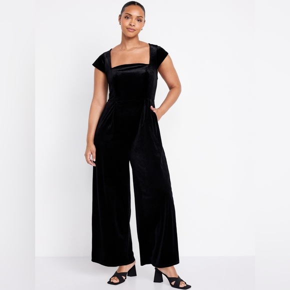 OLD NAVY Velvet Jumpsuit NWT - Picture 1 of 2
